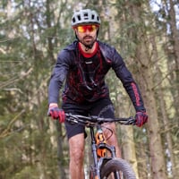 ARMAGEDON das Herren-Radtrikot schwarz