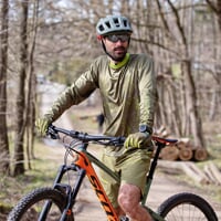 ARMAGEDON das Herren-Radtrikot olive