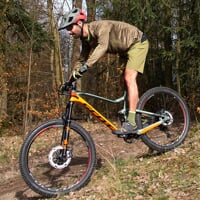 ARMAGEDON das Herren-Radtrikot olive