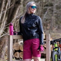 GENIA BIKE SHORTS dámské cyklo šortky vínová/černá