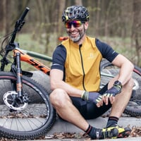 GRAVEL Herren Radtrikot sandig/schwarz
