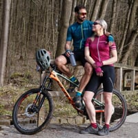 VUELTA SHORTS die Damen-Radhose schwarz